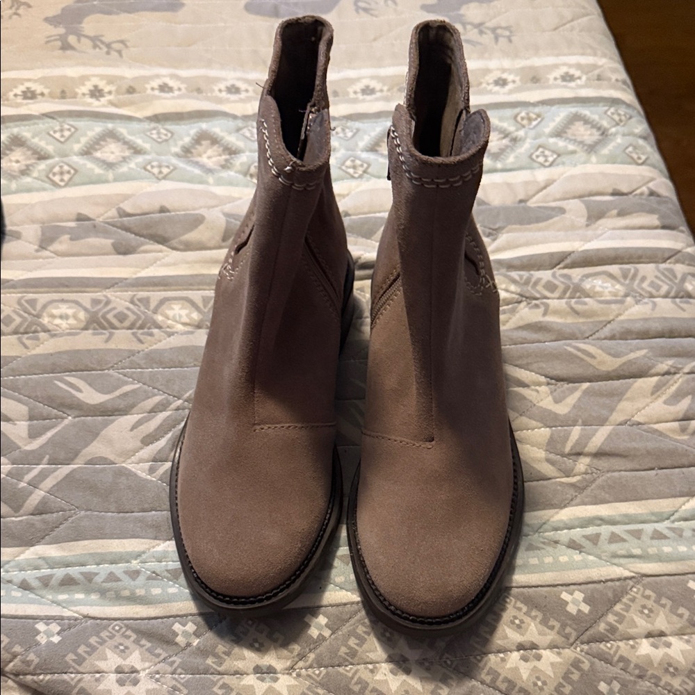 Clarks Women's Suede Ankle Booties - Taupe